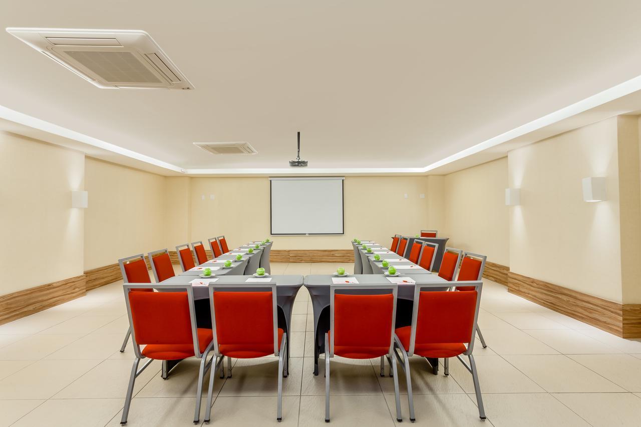 Ramada By Wyndham Macae Hotel & Suites Esterno foto