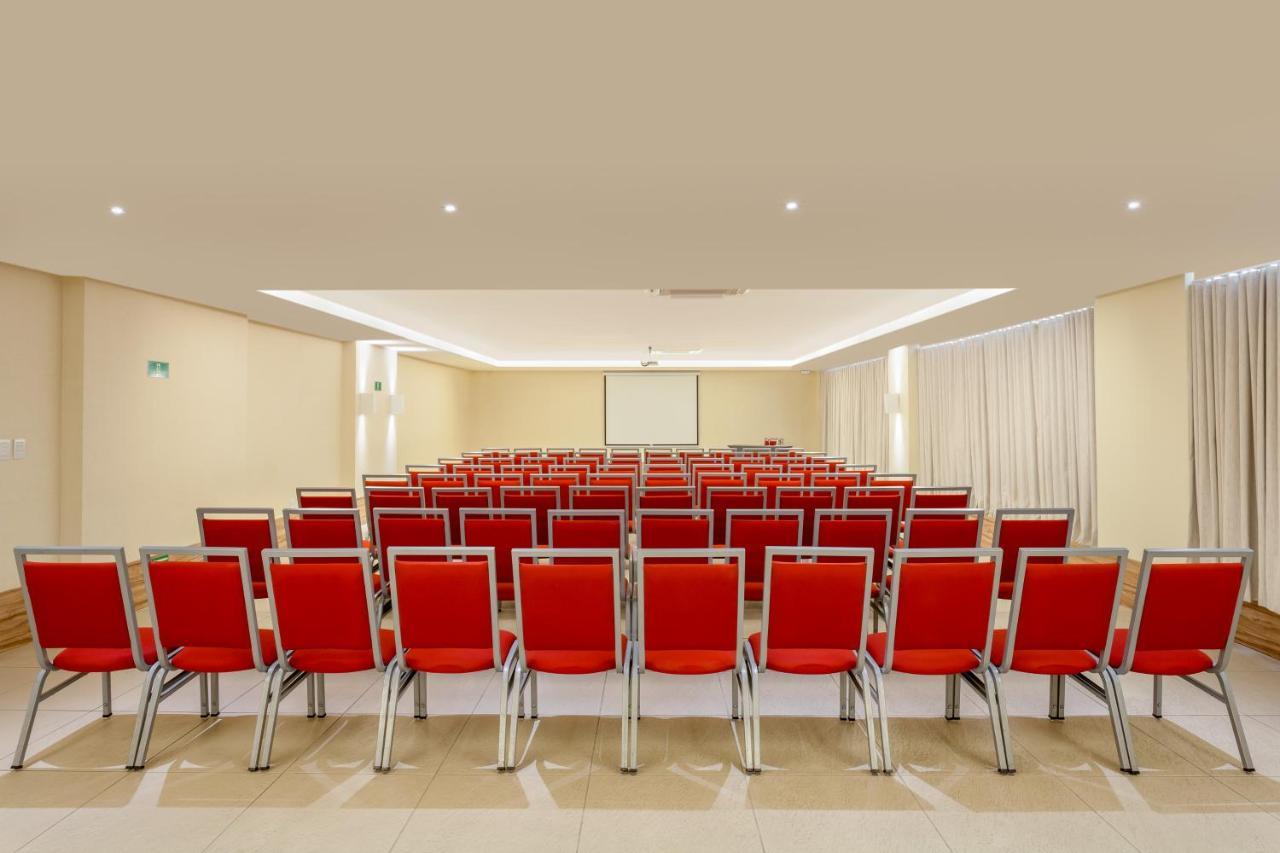 Ramada By Wyndham Macae Hotel & Suites Esterno foto