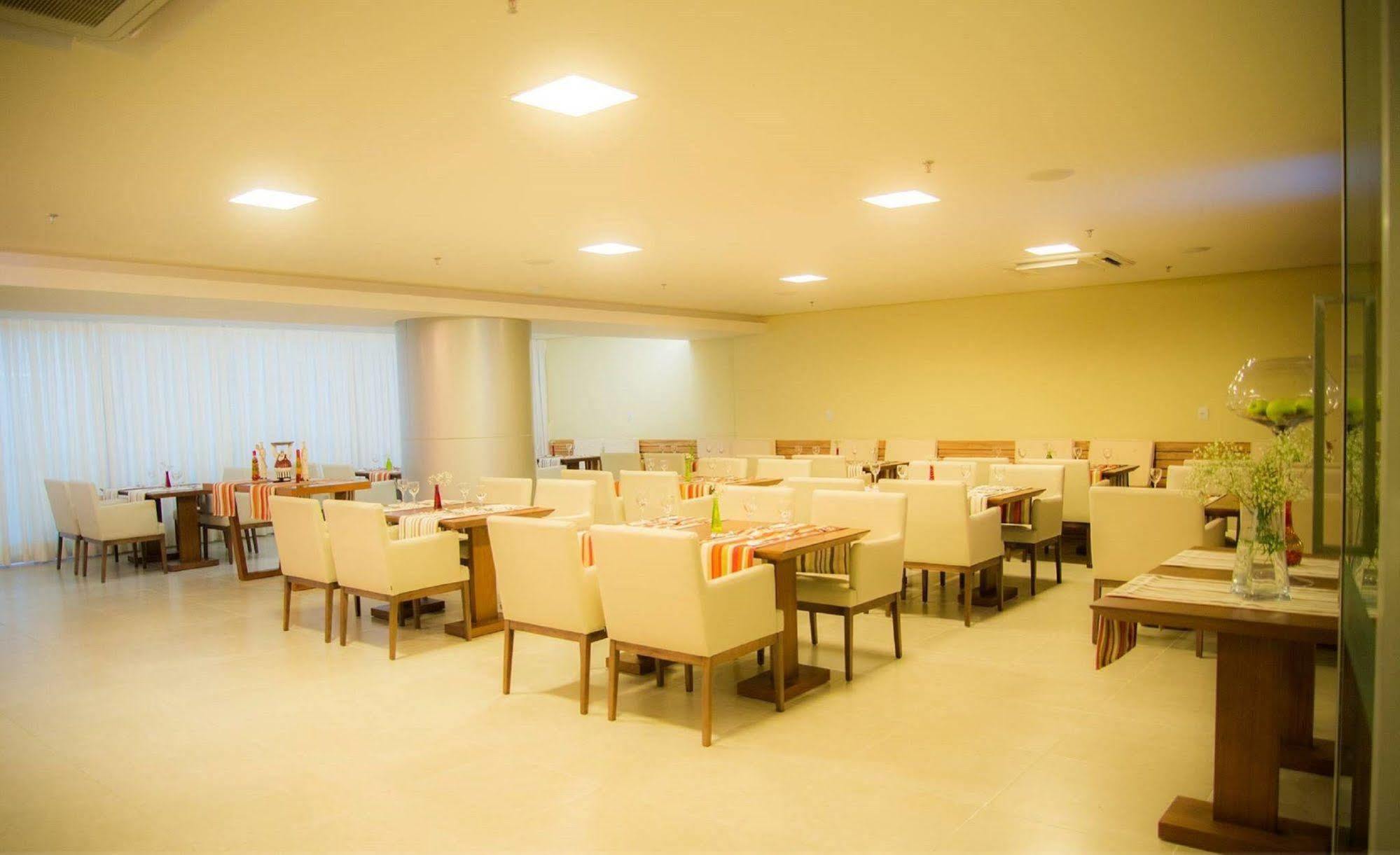Ramada By Wyndham Macae Hotel & Suites Esterno foto