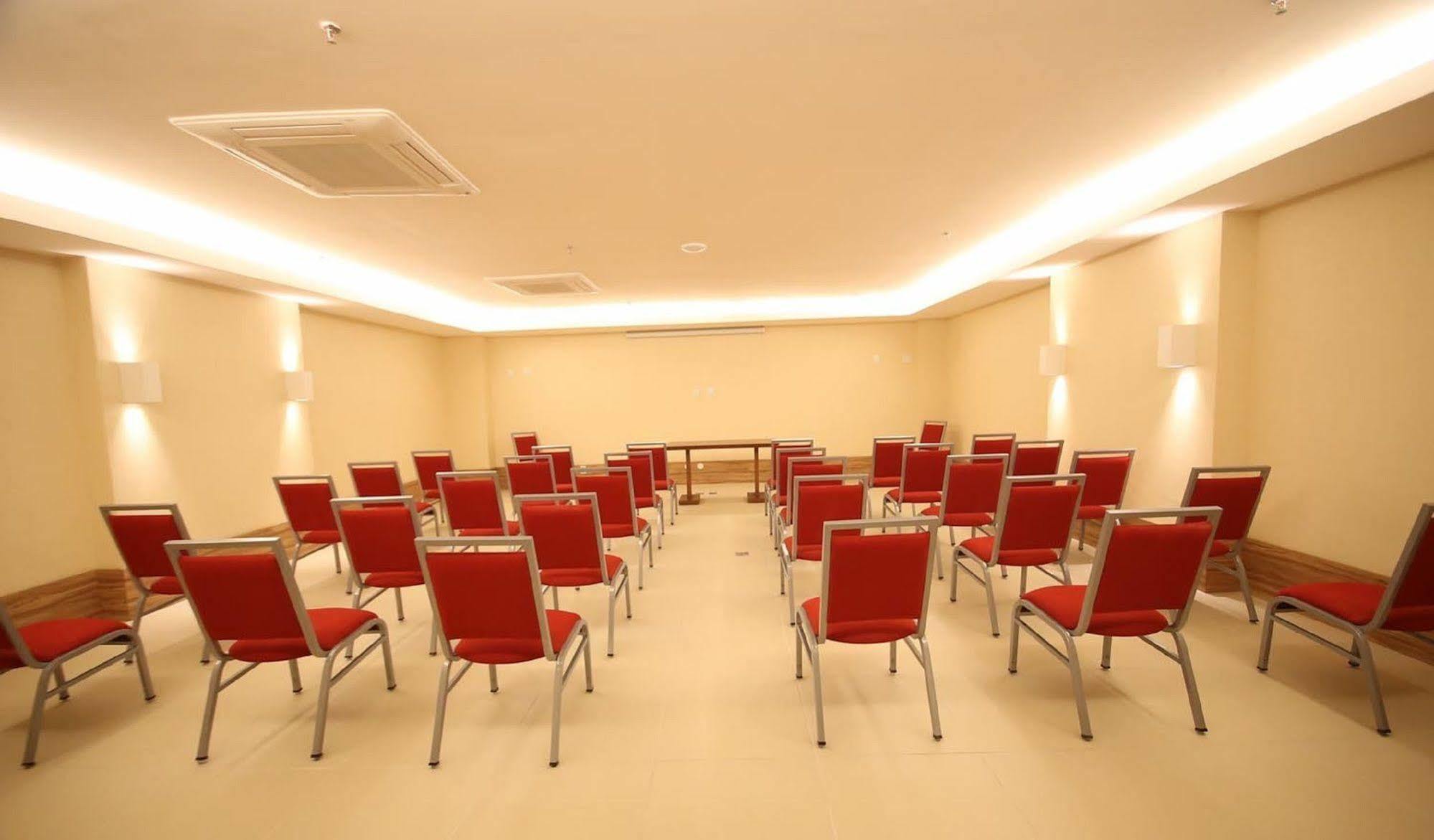 Ramada By Wyndham Macae Hotel & Suites Esterno foto