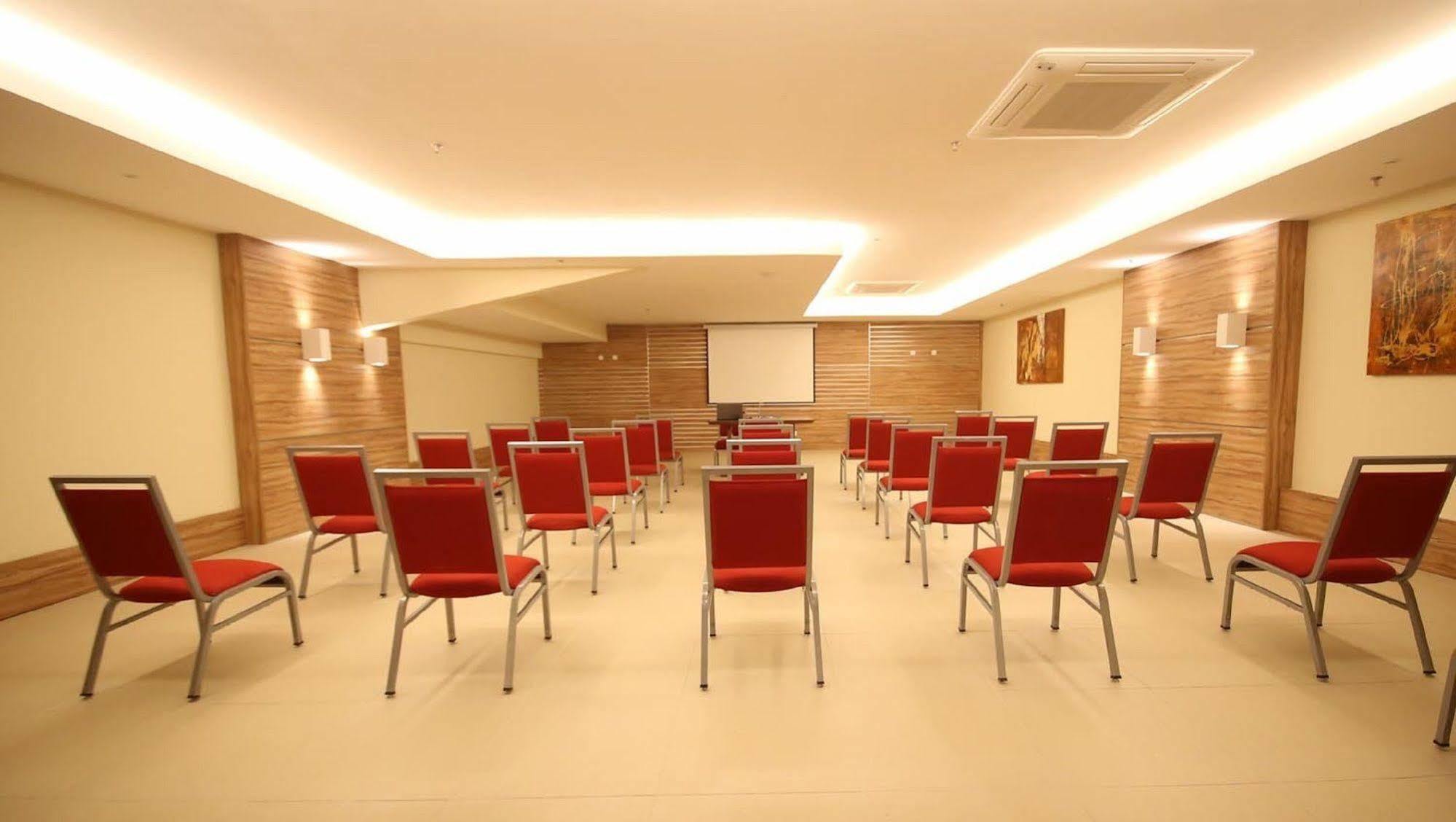 Ramada By Wyndham Macae Hotel & Suites Esterno foto